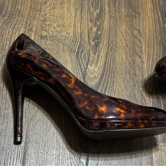Stuart Weitzman tortoise shell patten leather heels size 9.5 - Picture 9 of 10